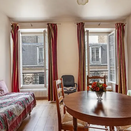 Stunning 1bdr Flat In 11th Apartment *